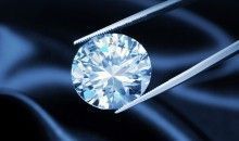 Intenta huir con un diamante de 278.000 dólares en el vientre