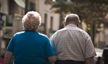 ¿Por qué las personas mayores viven cada vez más en solitario?